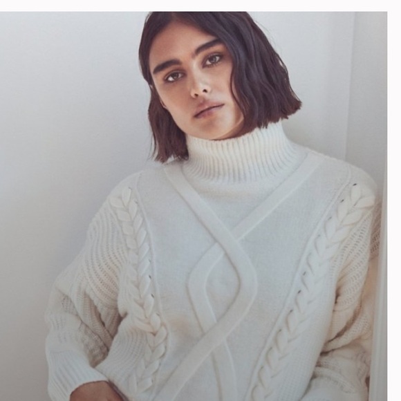 Elizabeth & James Cream Sweater - Picture 1 of 9